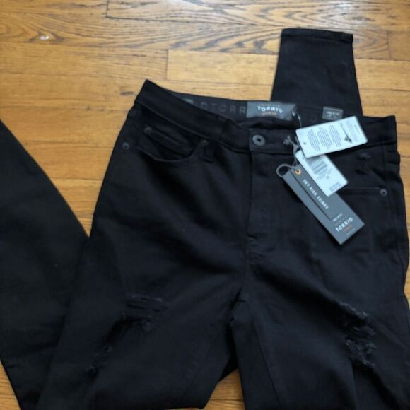 NWT Torrid Premium Women's Black Sky High Distressed Denim Skinny Jeans Size 10T - Picture 1 of 7